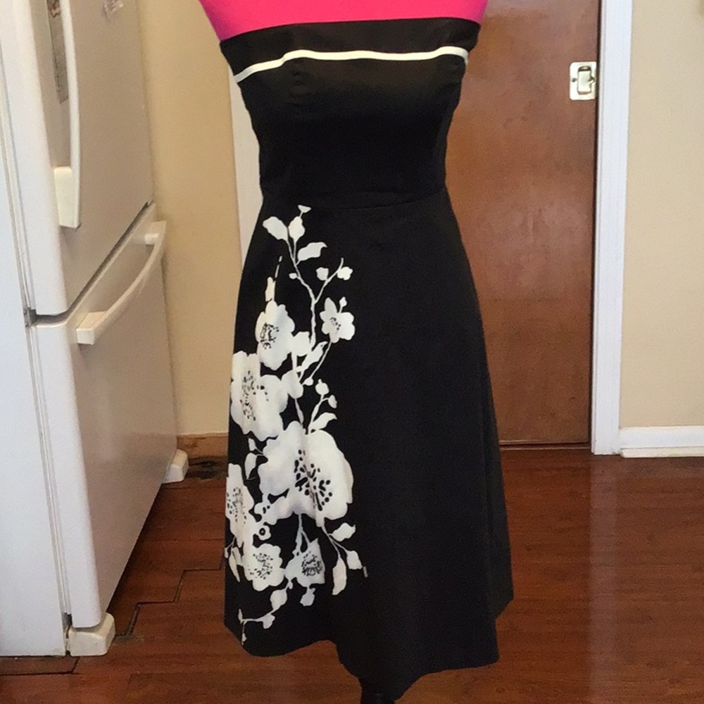 White House Black Market Black and White Strapless Dress